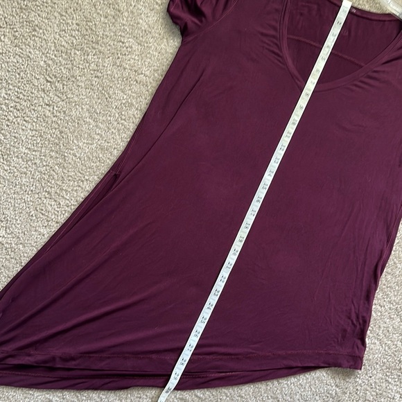 Lululemon Short Sleeve Asymmetrical V Neck Shirt Merlot Women’s S/M? - Picture 3 of 5